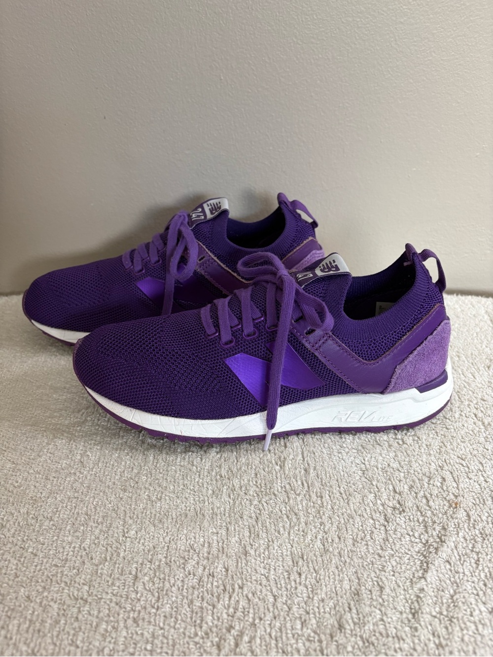 Women's NEW BALANCE Purple 247 Engineered Mesh RUNNING Shoes SNEAKERS  7 - Picture 2 of 7